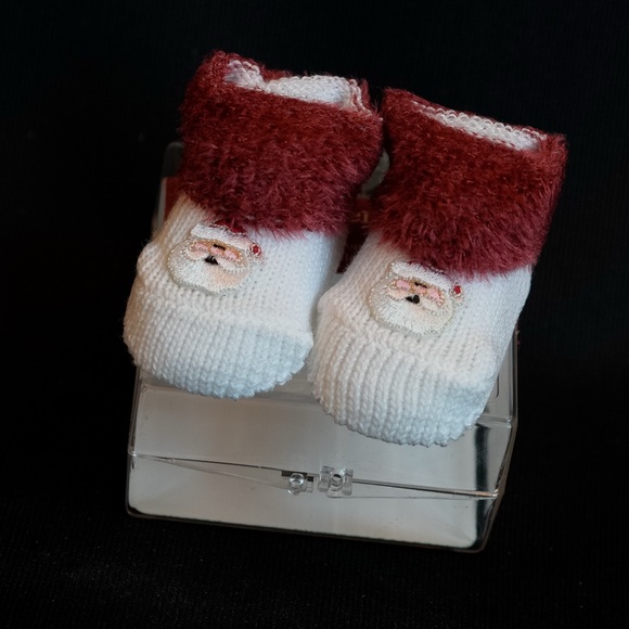 🐣NIB Carter’s New Born reborn shoes perfect for a baby boy or girl🎄 - Picture 2 of 2